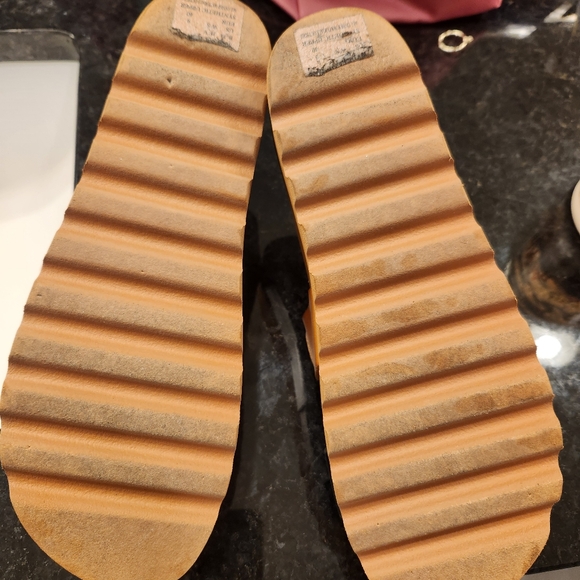 Reef Sandals - Picture 2 of 3